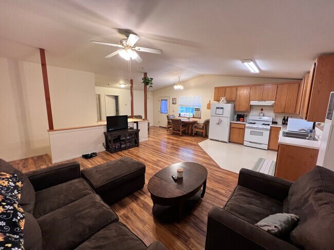 Building Photo - 21896 Fallview Dr