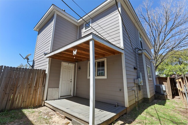 Building Photo - 11131 Holly Hill Ln