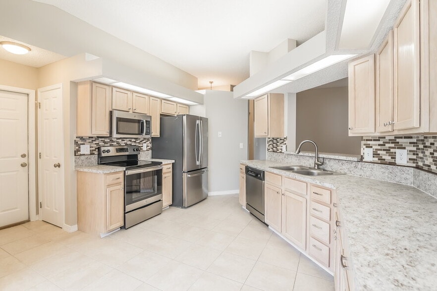Building Photo - 338 Wildberry Ct