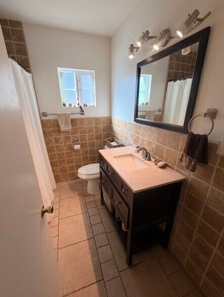 Building Photo - 22453 Clarendon St