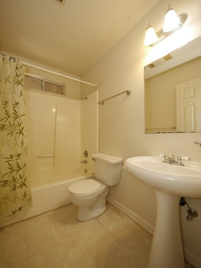 Building Photo - 27252 Cedar Bow Ct