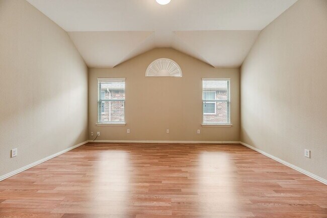 Building Photo - "Spacious 4-Bedroom with 2 Baths and 2,116 Sq Ft in Little Elm!"