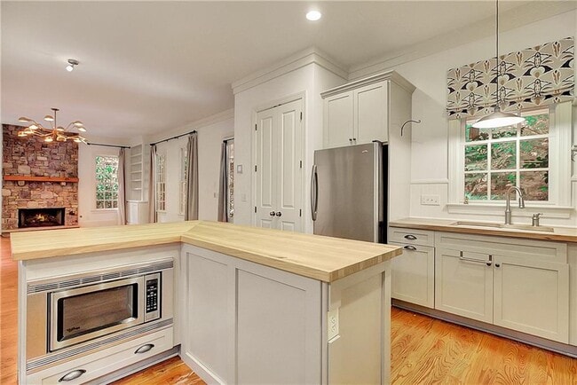 Building Photo - 9043 Selborne Ln