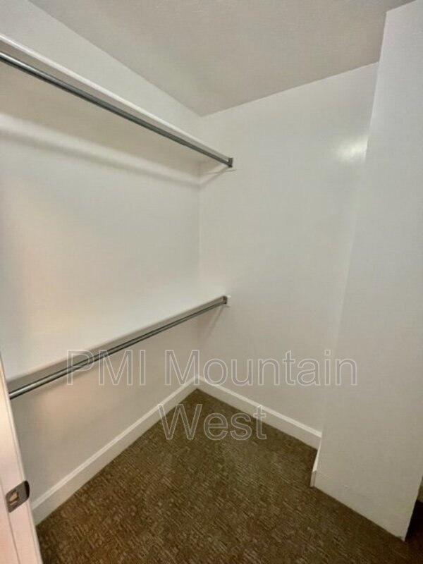 Building Photo - 499 N 200 W