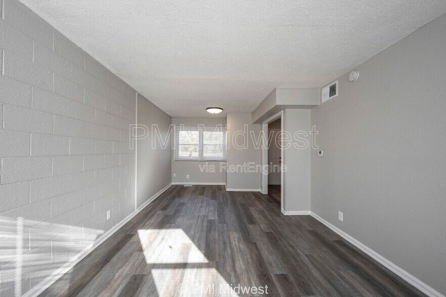 Building Photo - 6050 E 16th St