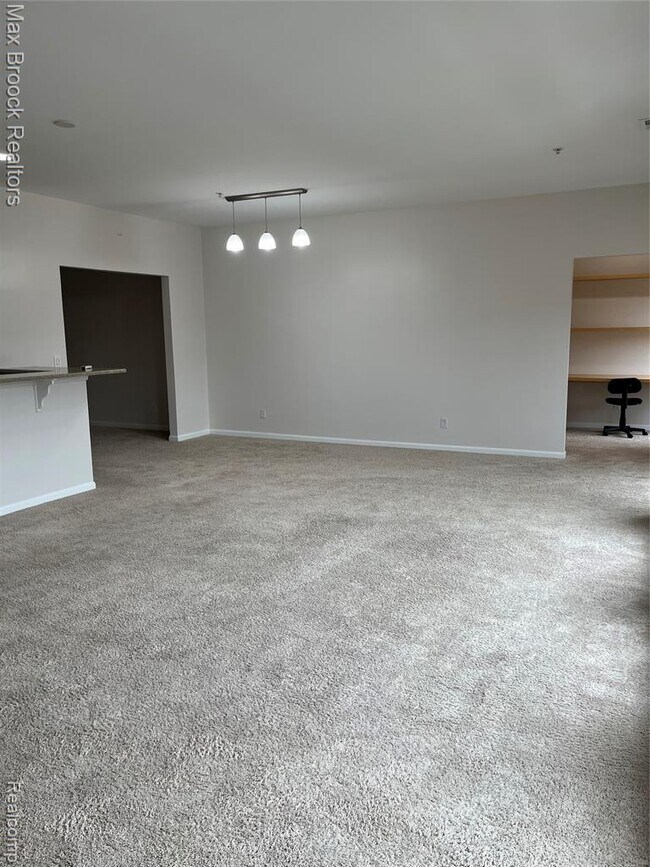 Building Photo - 3255 Camden Dr