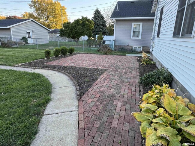 Building Photo - 1020 Brown St