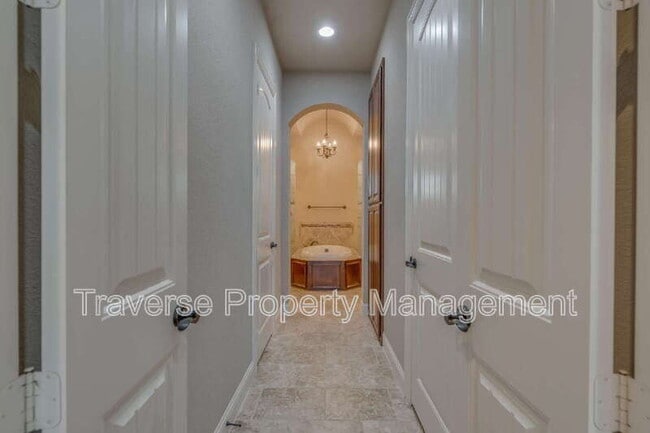 Building Photo - 10280 Mustang Downs Dr