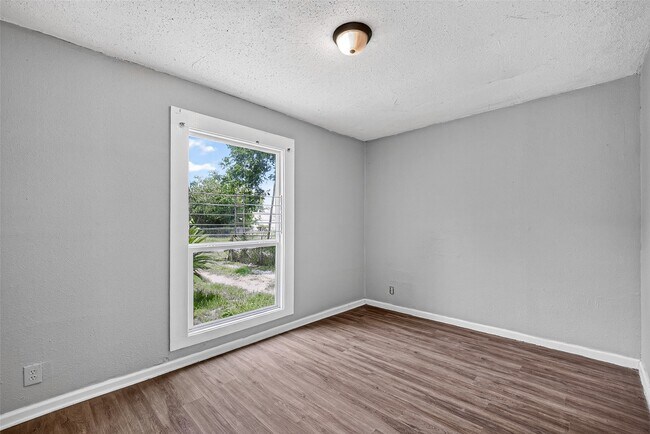 Building Photo - 4118 Sunflower St