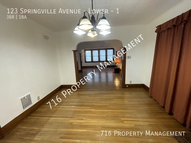 Building Photo - 3 Bedroom apartment located across from UB...