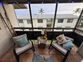 Lanai; perfect place for coffee, relaxing, and to work - 74-5618 Palani Rd