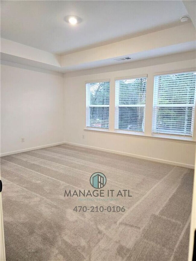 Building Photo - Beautiful End-Unit three-story townhome in Tucker