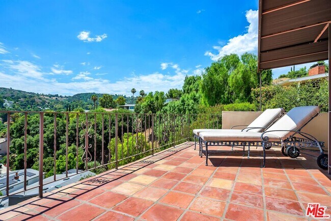 Building Photo - 4557 Saltillo St