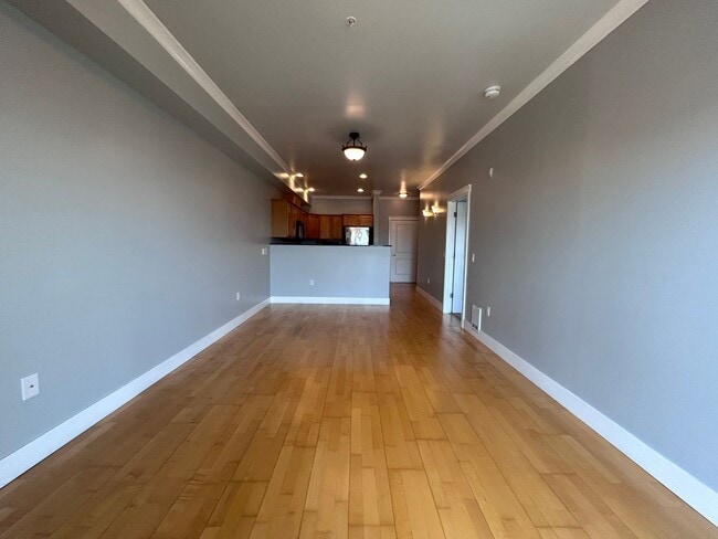 Building Photo - 1 Bed, 1 Bath Condo with Bellingham Bay View and parking garage