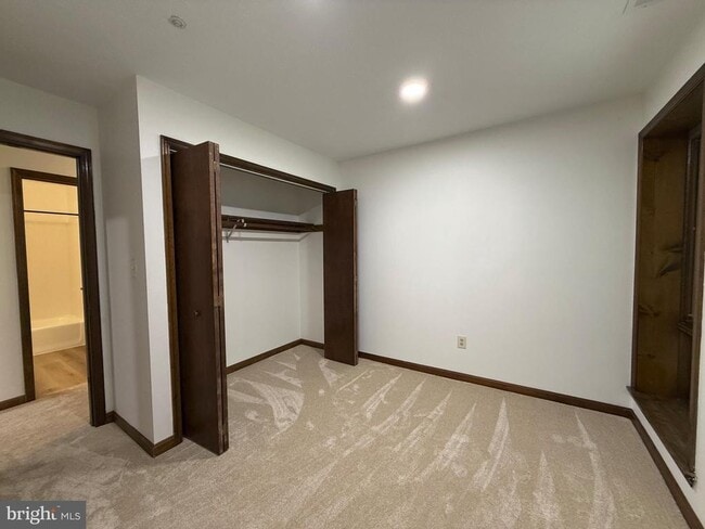 Building Photo - 44790 Locust Ridge Ct