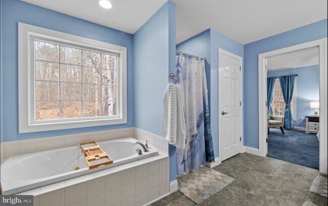 Building Photo - 1141 Riverside Heights W