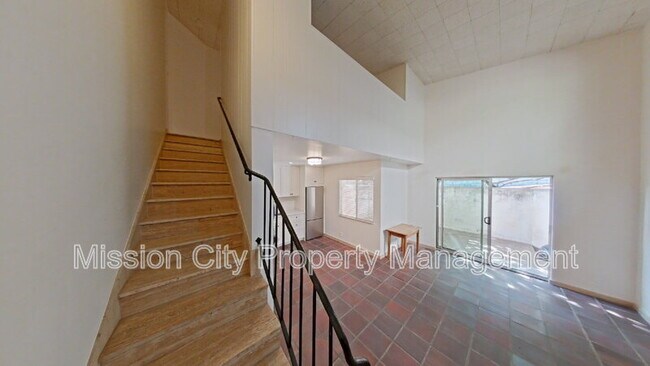 Primary Photo - 1016 E Canon Perdido St