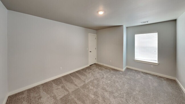 Building Photo - Very Nice 4 bedroom 2.5 bath home with a bonus room in Edmond schools