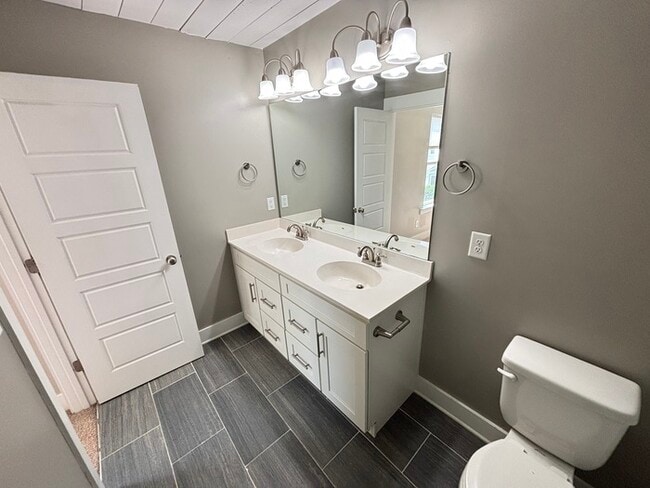 Building Photo - 432 Elegance Way