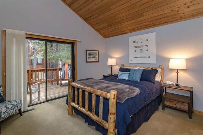 Building Photo - 14745 Davos Dr