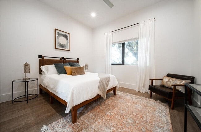 Building Photo - 2212 Francis St