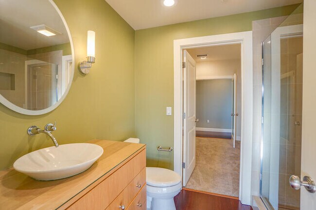Building Photo - BEAUTIFUL TWO BEDROOM CONDO DOWNTOWN VANCOUVER