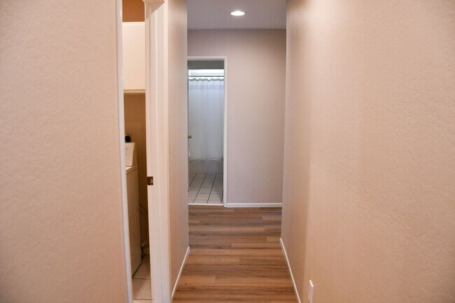 Building Photo - Newly remodeled and updated