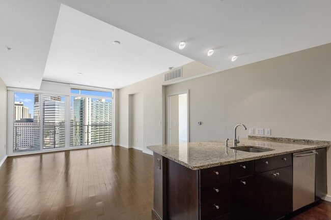 Building Photo - 10 Terminus Luxury 2 Bedroom Condo in Hear...