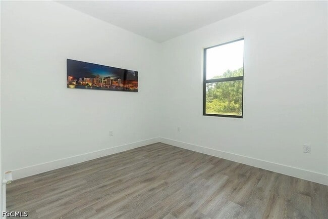 Building Photo - 1125 Deauville St E