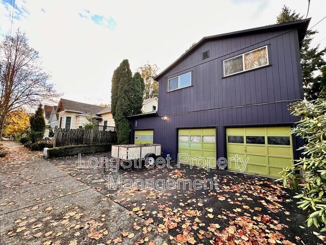 Building Photo - 123 SE 30th Pl