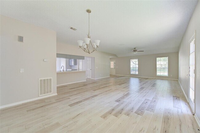Building Photo - 4407 Alamo Ave