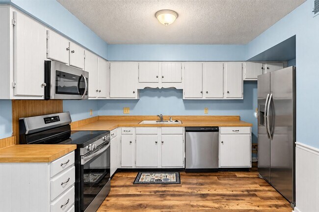 Building Photo - 4000 S Bend Dr