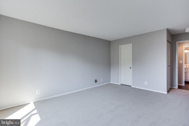 Building Photo - 8370 Greensboro Dr