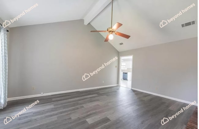 Building Photo - Updated 3BD/1.5BA Gem with Fireplace & Fen...