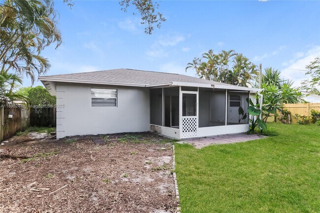 Building Photo - 6461 SW 16th Ct
