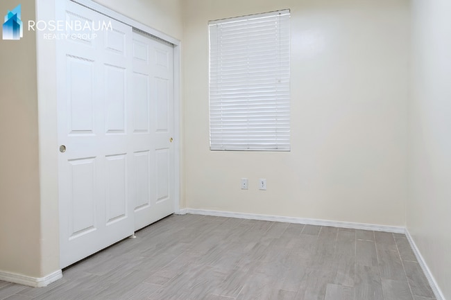 Building Photo - Beautiful 5-beds, 2.5-baths two-story home in the desirable Rancho Marana community!