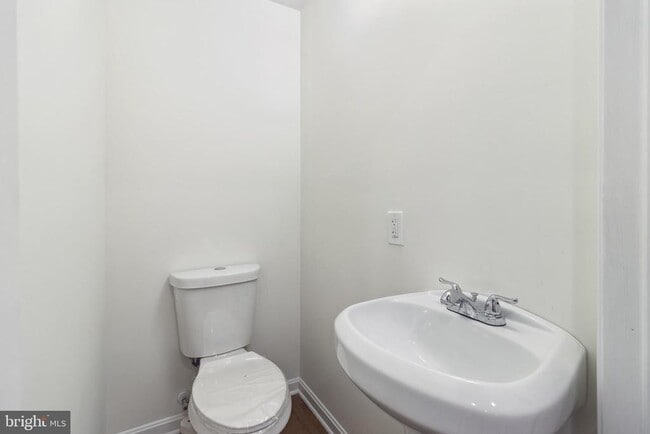 Building Photo - 912 N Milton Ave