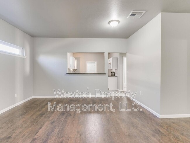 Building Photo - 721 N Louisa Ave