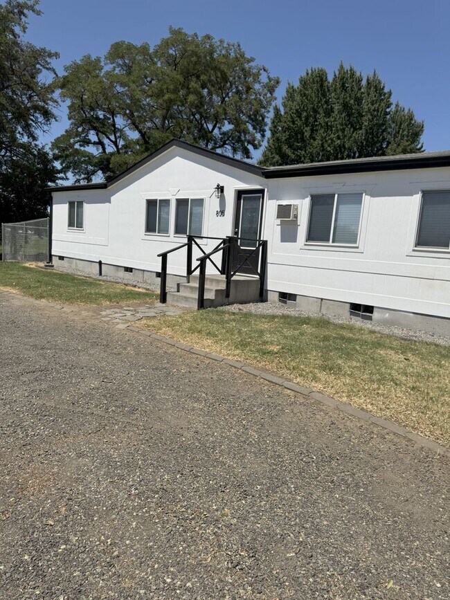 Building Photo - Large Echo home for rent