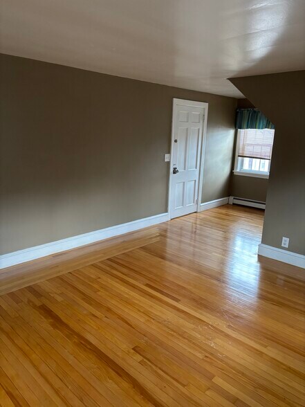 Building Photo - 13 Stayton St