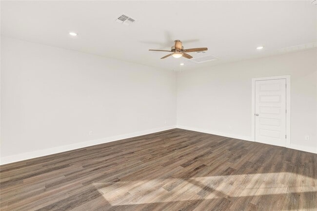 Building Photo - 2216 Bellisa Vis Dr