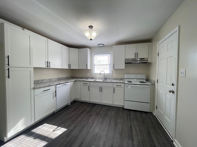 Building Photo - 1014 Colonial Ave