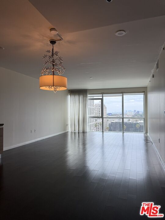 Building Photo - 3785 Wilshire Blvd
