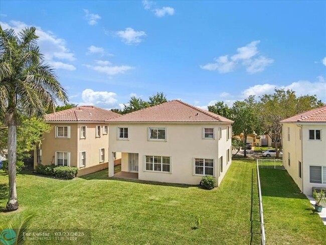 Building Photo - 2316 SW 127th Ave