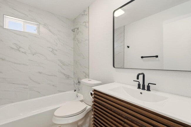 Building Photo - 814 W Mary St