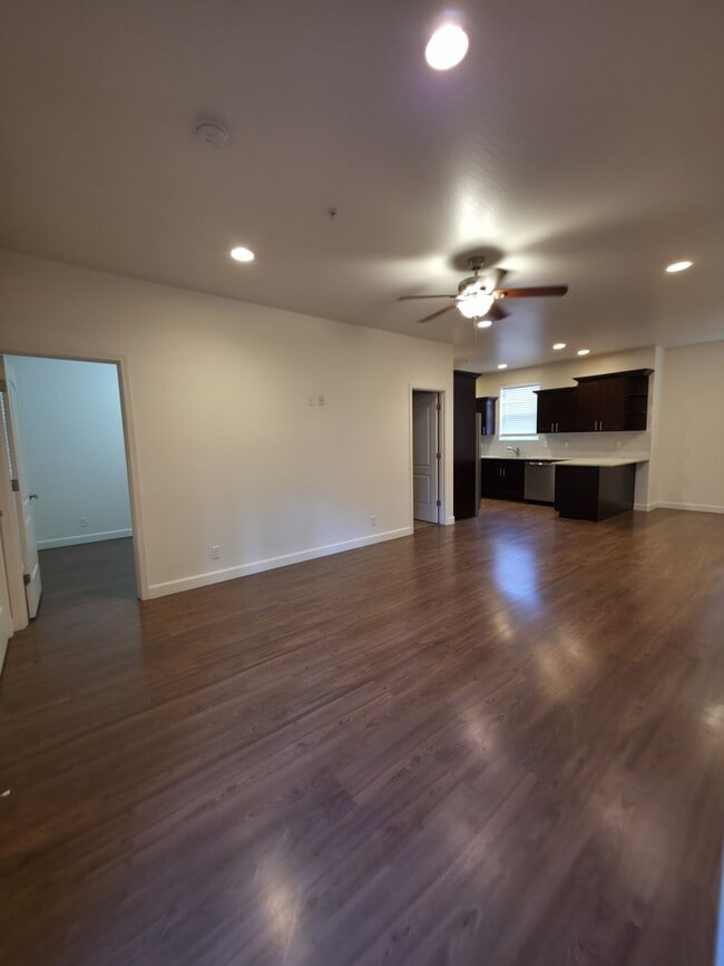 Building Photo - 2512 W Pikes Peak Dr