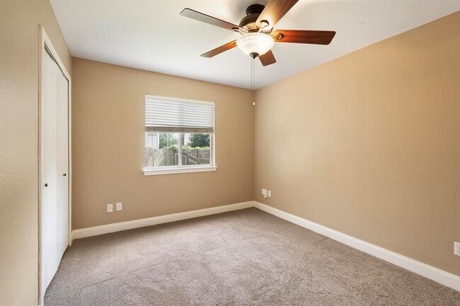 Building Photo - 1806 Rosenborough Ln N