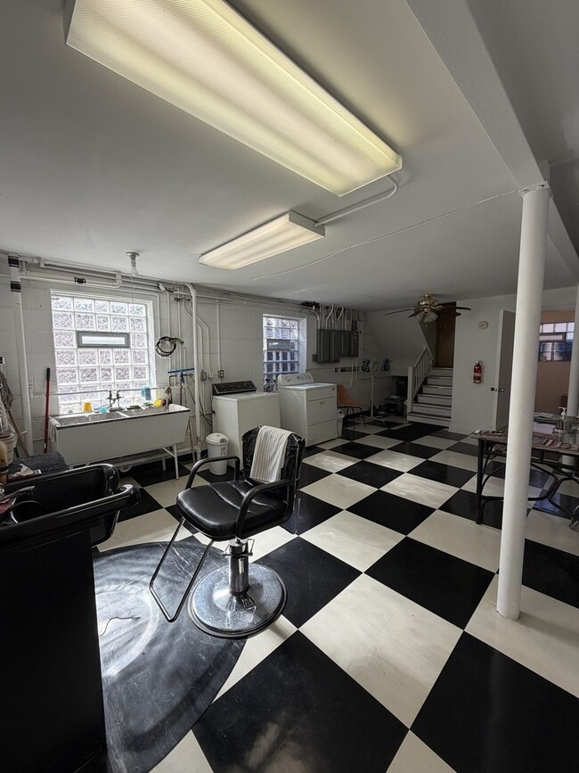 Building Photo - 7228 S Phillips Ave