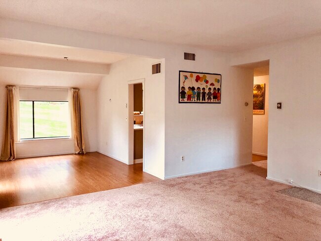 Building Photo - 61 Heritage Vlg