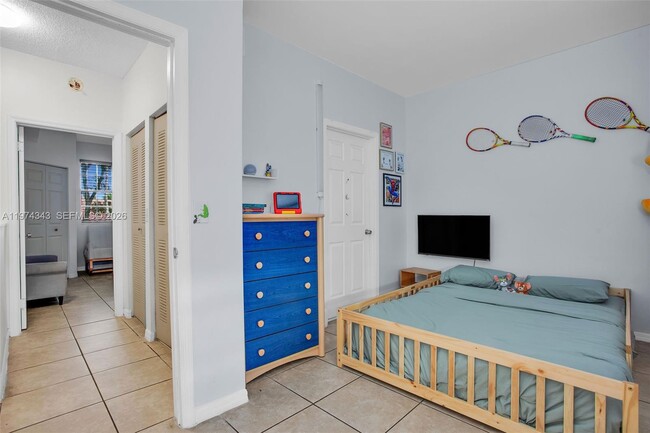 Building Photo - 850 Sorrento Dr